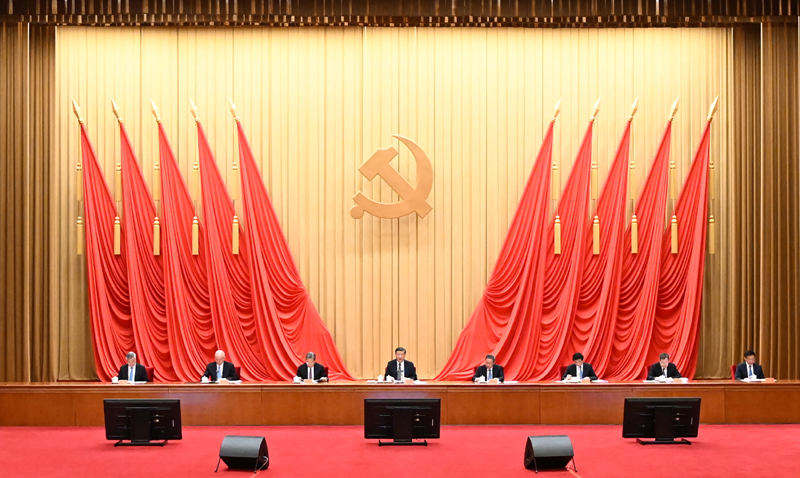 4月3日，，，，，，，，学习贯彻习近平新时代中国特色社会主义头脑主题教育事情聚会在北京召开。。。。。。。。中共中央总书记、国家主席、中央军委主席习近平出席聚会并揭晓主要讲话。。。。。。。。李强、赵乐际、王沪宁、蔡奇、丁薛祥、李希、韩正出席聚会。。。。。。。。